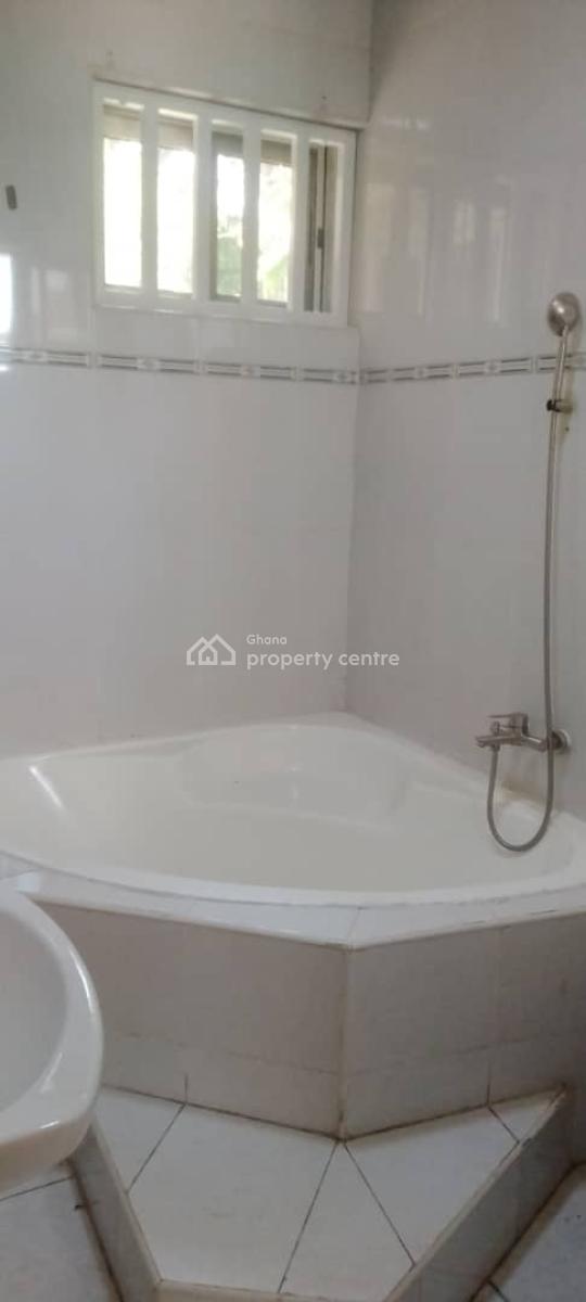Executive 4 Bedroom House, Osu Oxford Street, Osu, Accra, Apartment for Rent