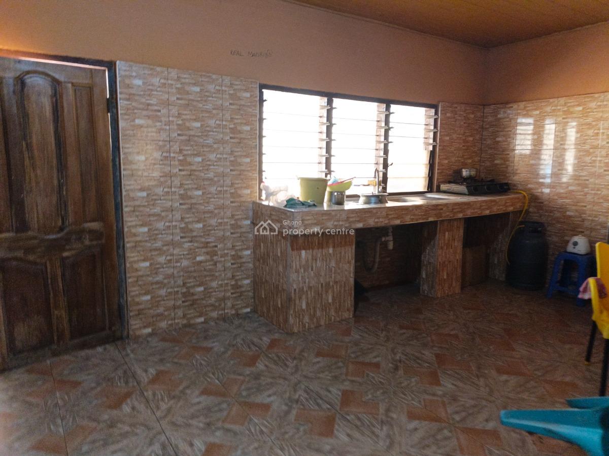 9 Bedrooms House, Abuakwa, Near Sofoline Tanoso., Kumasi Metropolitan, Ashanti, House for Sale