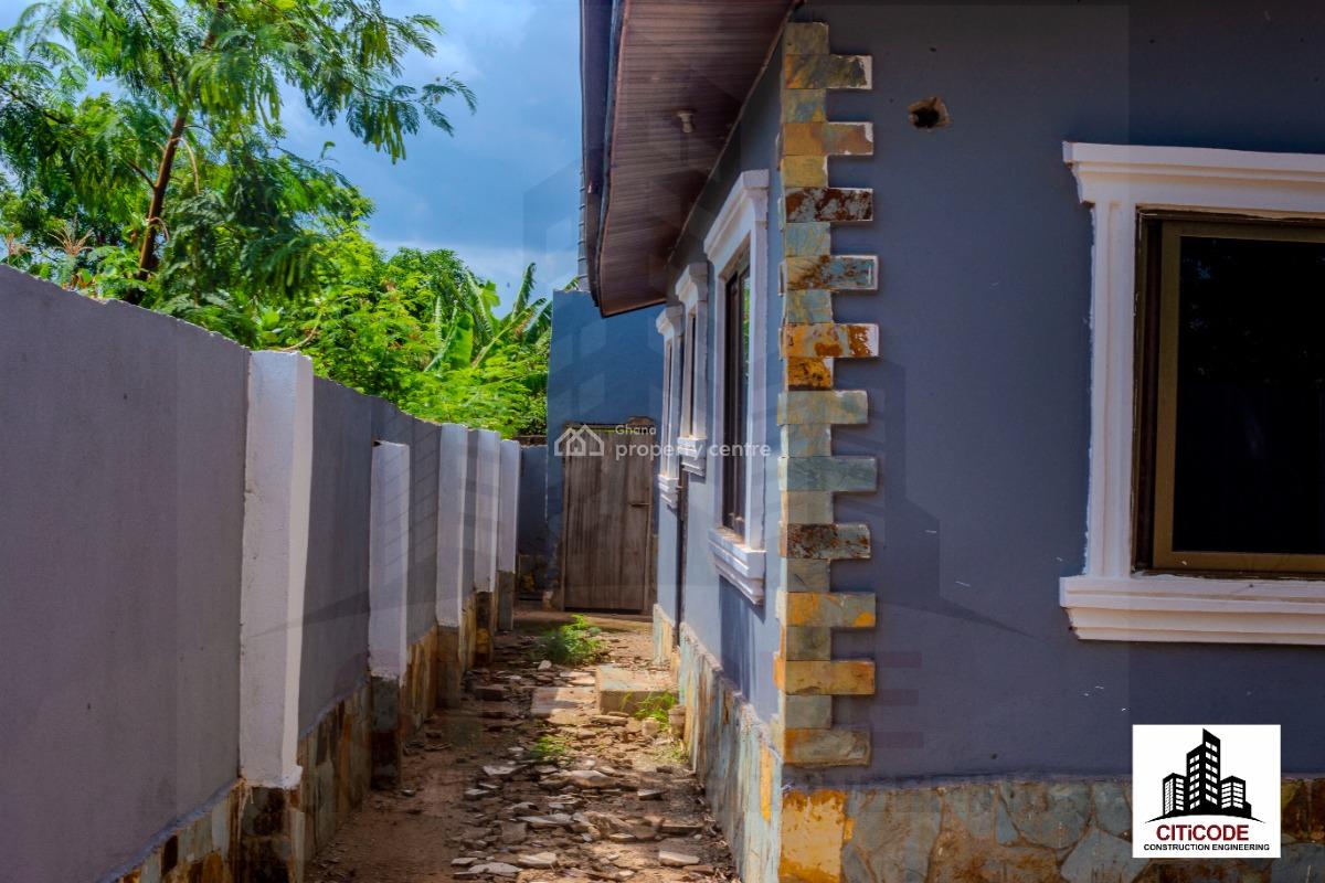 a 3 Bedroom House with Facilities, House Located in Oyibi on The Adenta - Dodowa Road, Oyibi, Accra, House for Sale