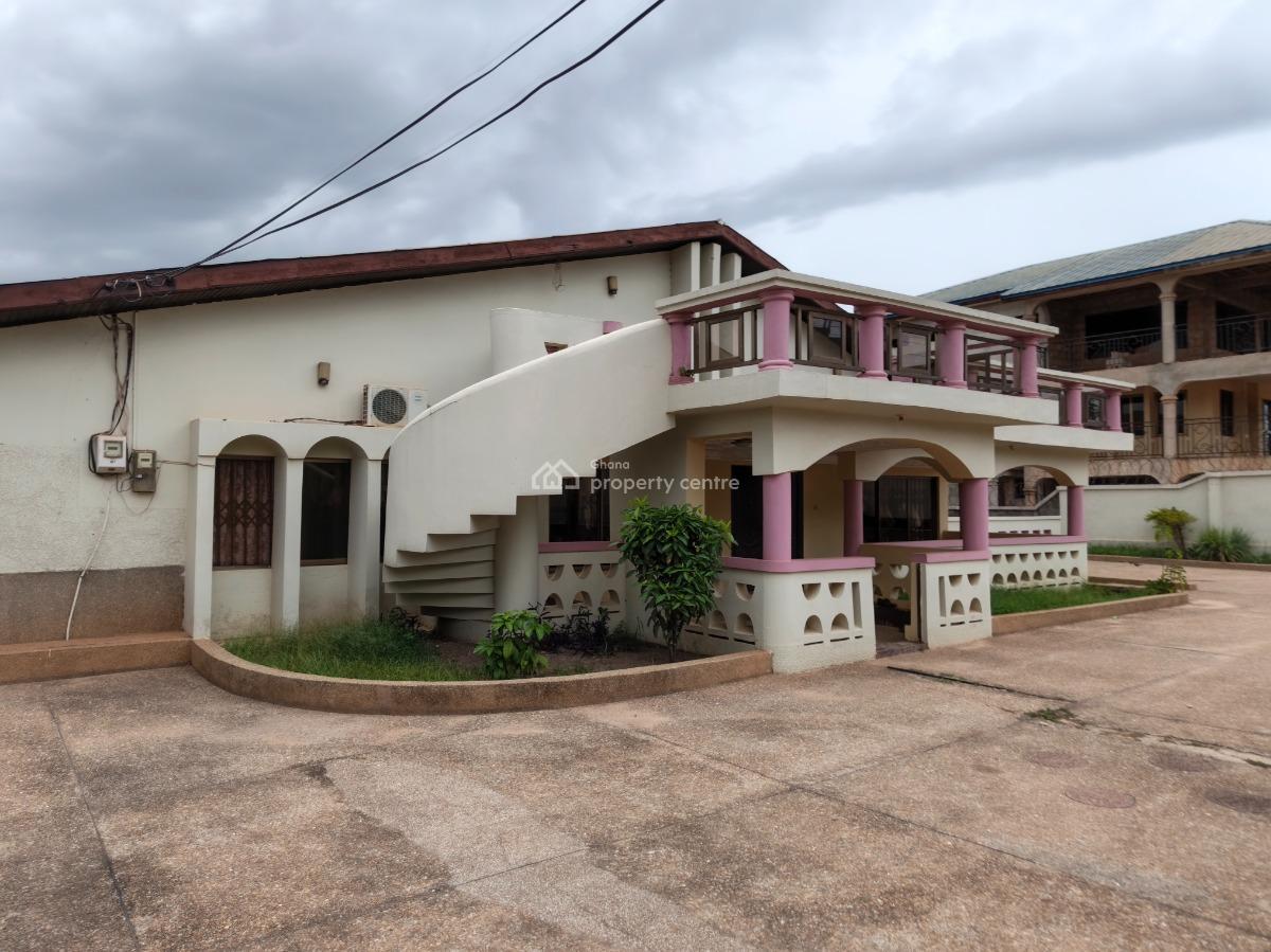 5 Bedroom House ( Near Knust), Ayeduase/ Twumduase. Near Knust., Kumasi Metropolitan, Ashanti, House for Sale