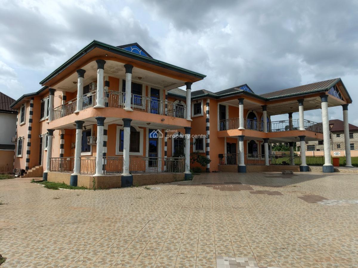 Hotel. ( Operational, on 6 Plots of Land), Adako Jarchie, on Tech Ejisu Road., Kumasi Metropolitan, Ashanti, Hotel / Guest House for Sale