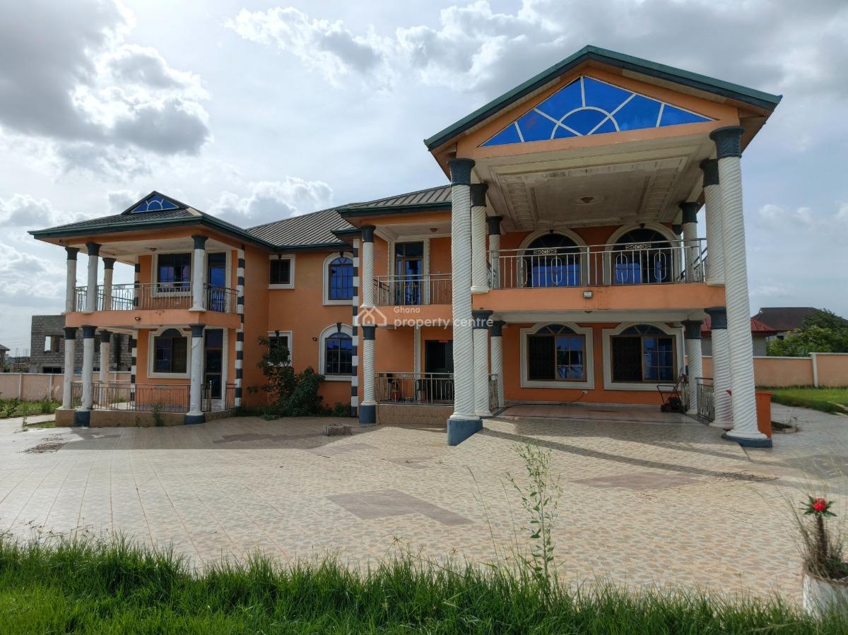 Hotel. ( Operational, on 6 Plots of Land), Adako Jarchie, on Tech Ejisu Road., Kumasi Metropolitan, Ashanti, Hotel / Guest House for Sale