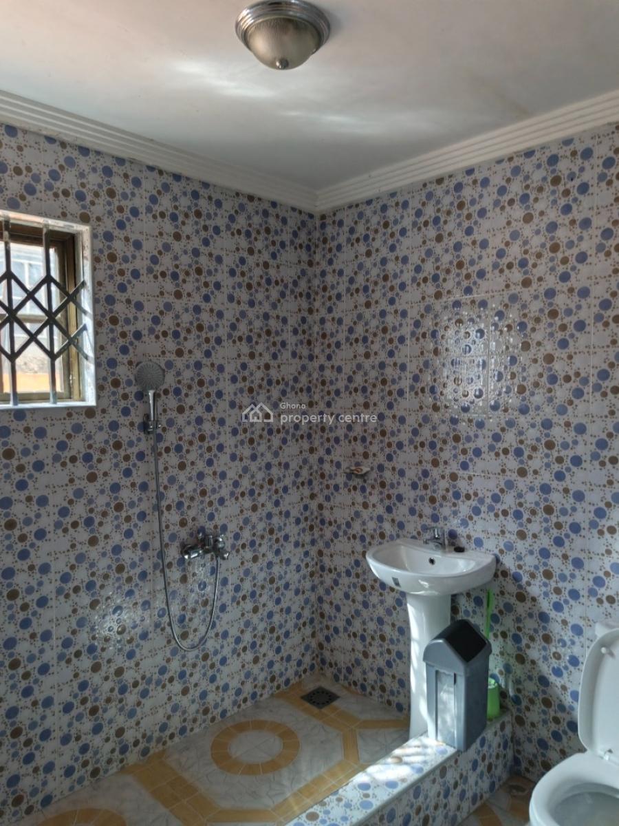 Hotel. ( Operational, on 6 Plots of Land), Adako Jarchie, on Tech Ejisu Road., Kumasi Metropolitan, Ashanti, Hotel / Guest House for Sale