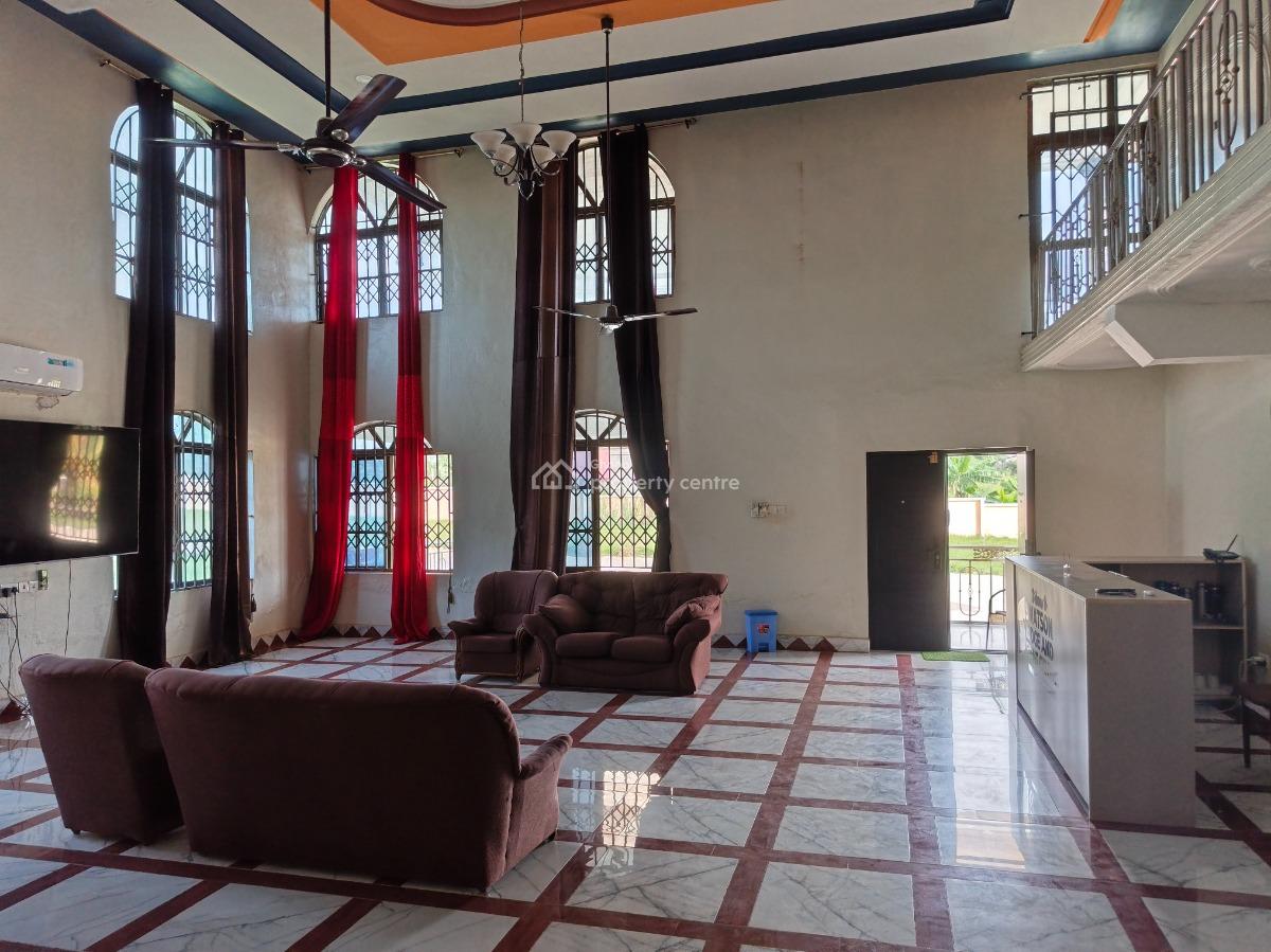 Hotel. ( Operational, on 6 Plots of Land), Adako Jarchie, on Tech Ejisu Road., Kumasi Metropolitan, Ashanti, Hotel / Guest House for Sale