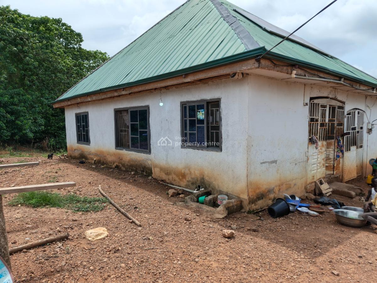 2 Bedrooms   ( Plot Size Is 100*80) Ft., Nyinahin, Kumasi Bibiani Road., Atwima Mponua, Ashanti, House for Sale