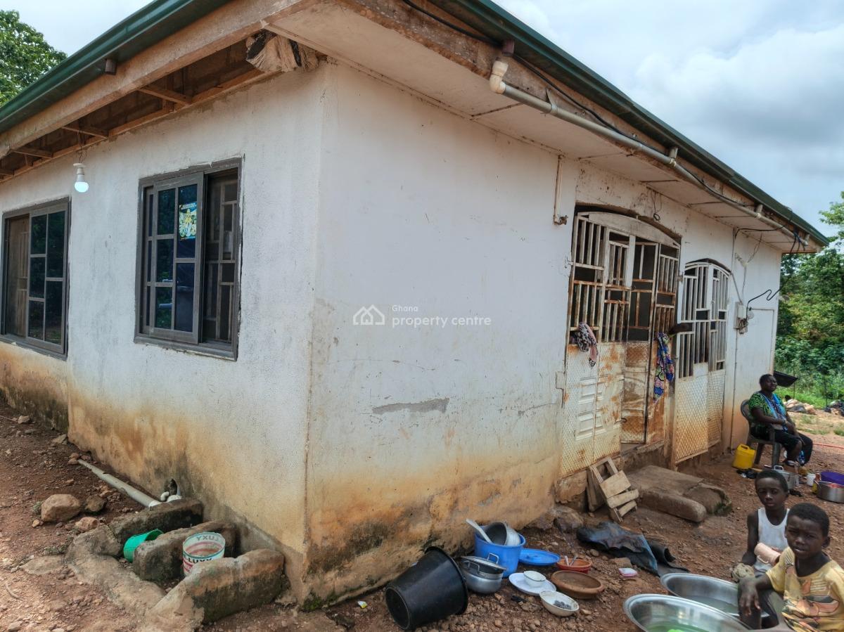 2 Bedrooms   ( Plot Size Is 100*80) Ft., Nyinahin, Kumasi Bibiani Road., Atwima Mponua, Ashanti, House for Sale