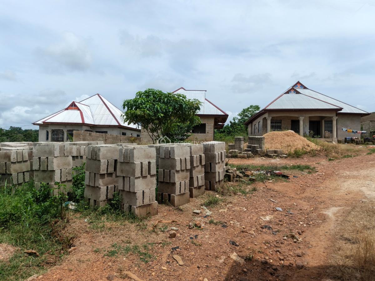 2 Bedrooms   ( Plot Size Is 100*80) Ft., Nyinahin, Kumasi Bibiani Road., Atwima Mponua, Ashanti, House for Sale