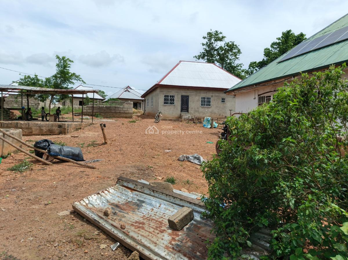 Fish Farm      ( with 2 Bedrooms House), Nyinahin, Abuakwa Bibiani Road, Kumasi Metropolitan, Ashanti, Tank Farm for Sale