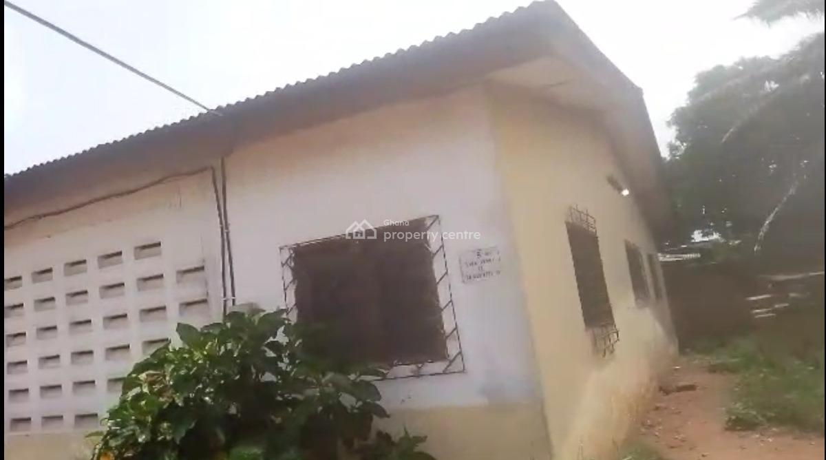 Plot with Old Building, Russia Road, Old Dansoman, Accra, Detached Bungalow for Sale