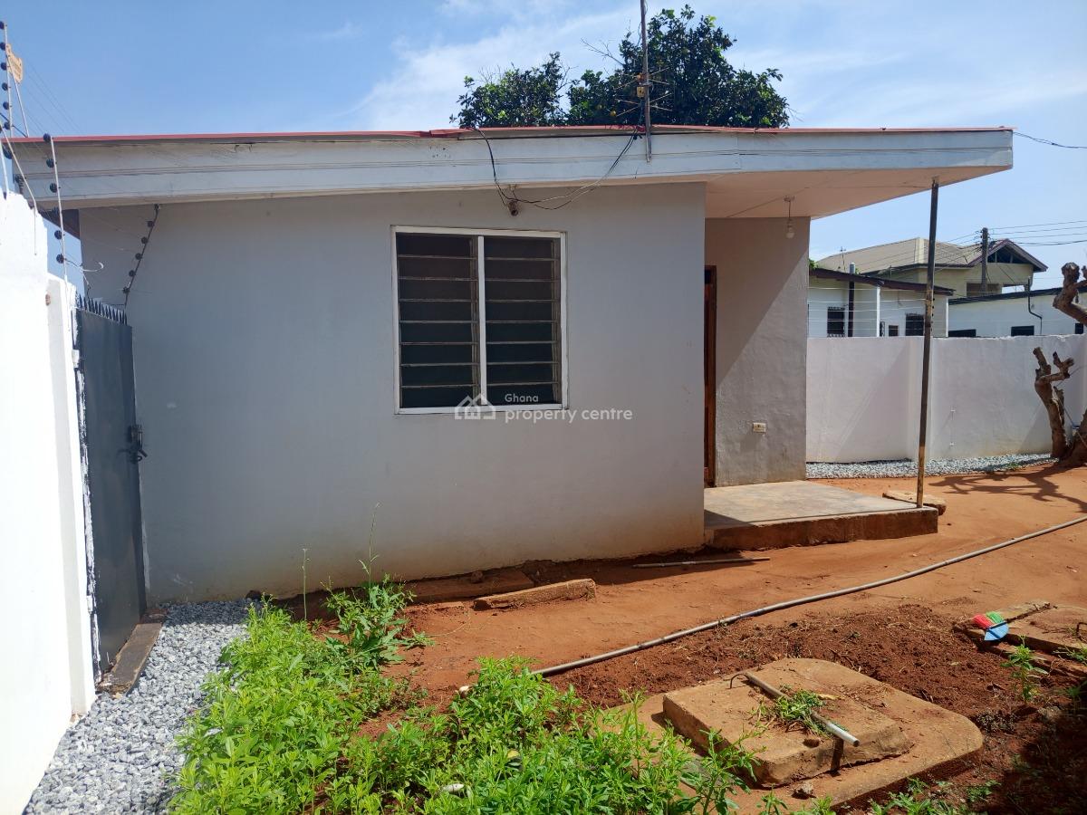 Renovated 4 Bedroom Plus Outhouse, Cocoa Clinic Area, North Kaneshie, Accra, Detached Bungalow for Sale