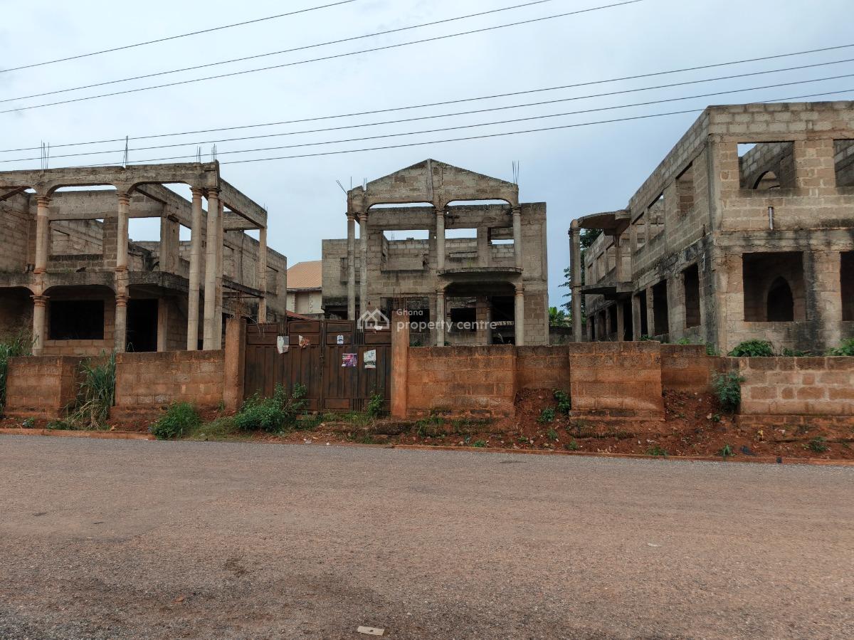 13 Bedrooms ( 3 Separate Houses), Ejisu Besease ( K Lebi), Ejisu-juaben Municipal, Ashanti, House for Sale