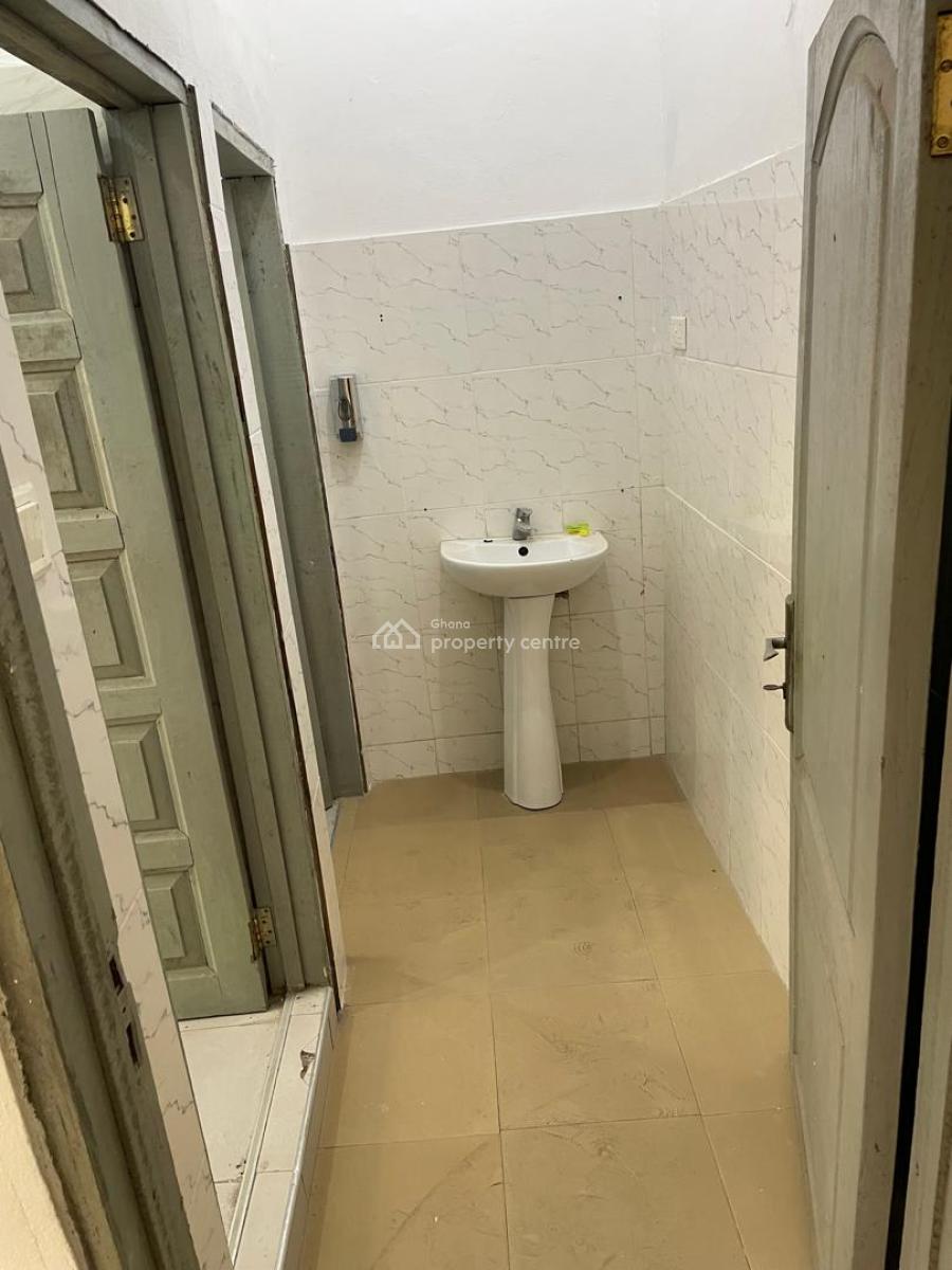 2- Bedrooms, Osu Oxford Street Papaya, Osu, Accra, Apartment for Rent