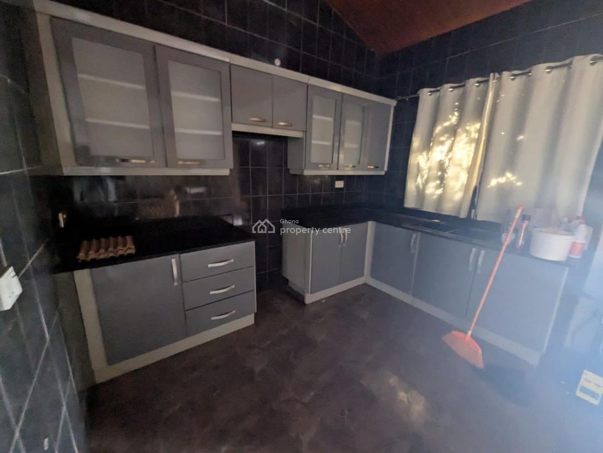 3 Bedrooms at Cfc Estate, Cfc Estate, Dome, Ga East Municipal, Accra, Apartment for Rent