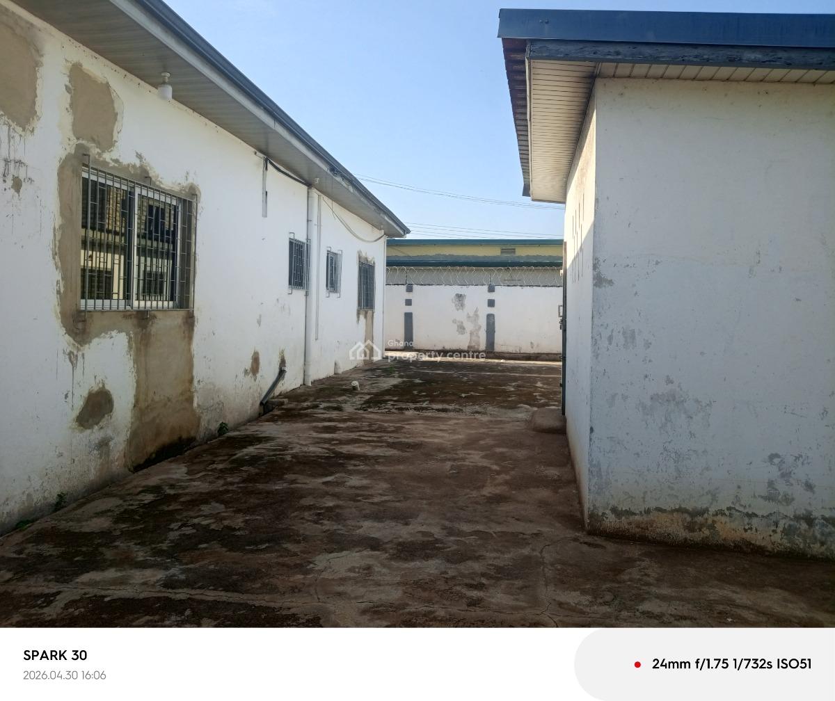 5- Bedroom Self Contain, Osu Oxford Street, Osu, Accra, Detached Bungalow for Rent