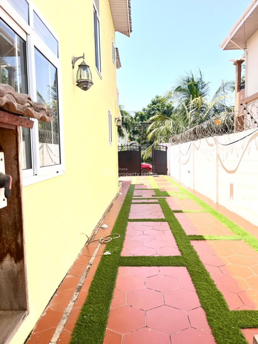 2 Bebroom Self Compound, Cantonment, Cantonments, Accra, House for Rent