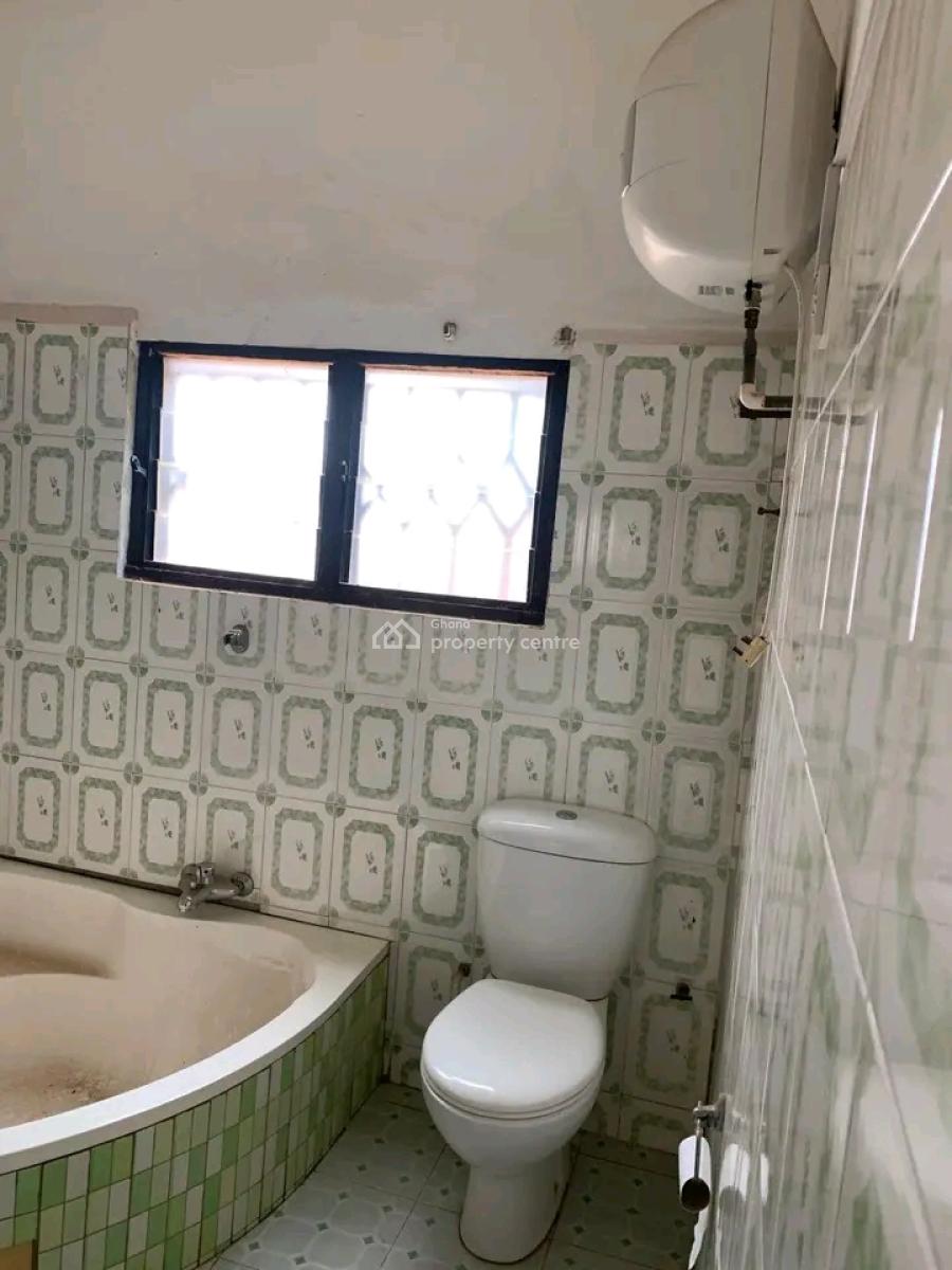Executive Old 3 Bedrooms, Adenta, Adenta Municipal, Accra, House for Sale