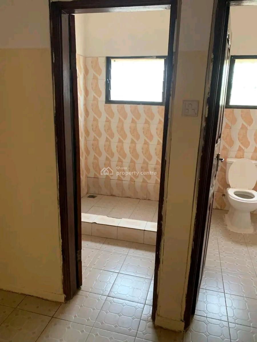 Executive Old 3 Bedrooms, Adenta, Adenta Municipal, Accra, House for Sale