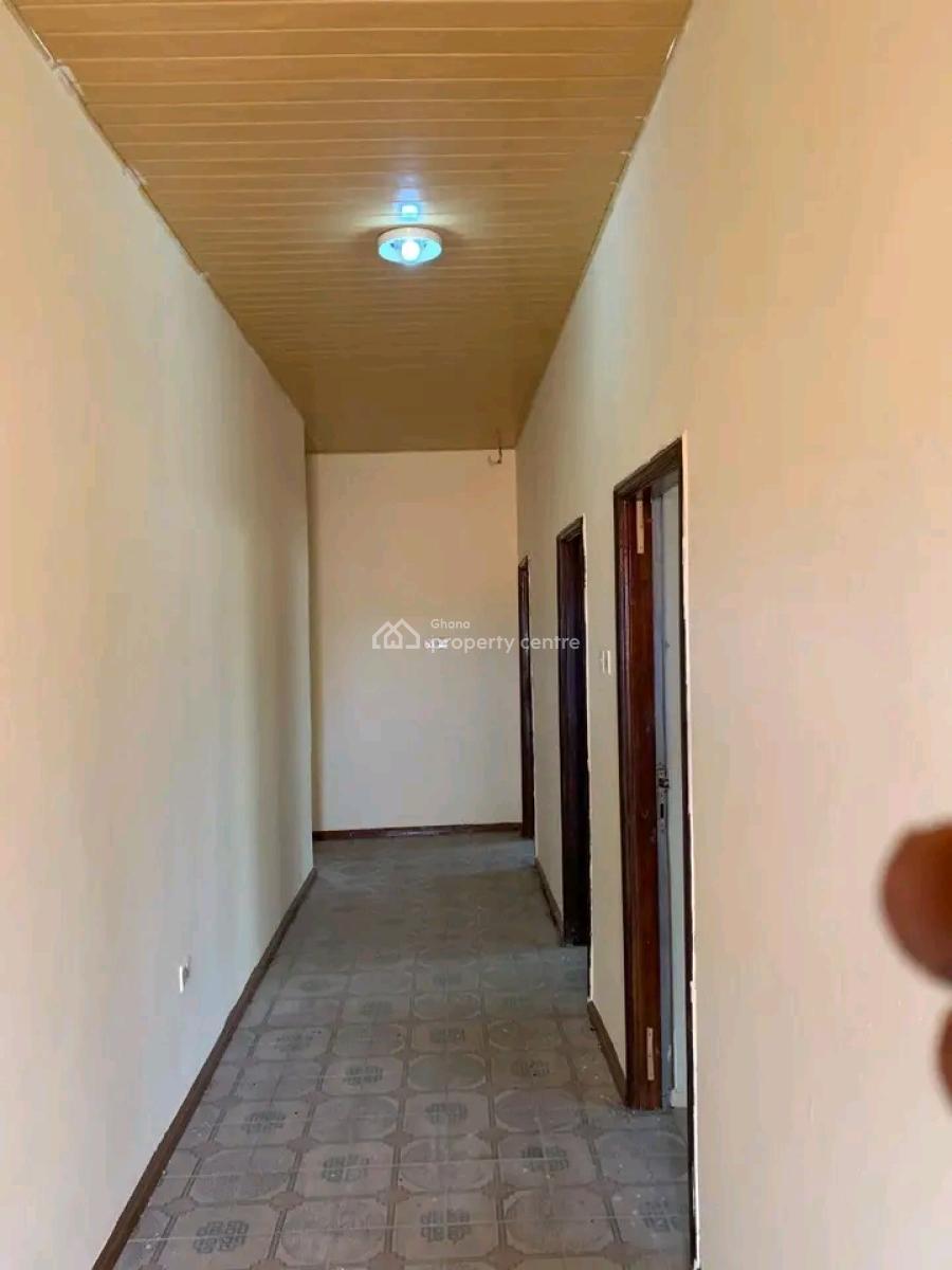 Executive Old 3 Bedrooms, Adenta, Adenta Municipal, Accra, House for Sale