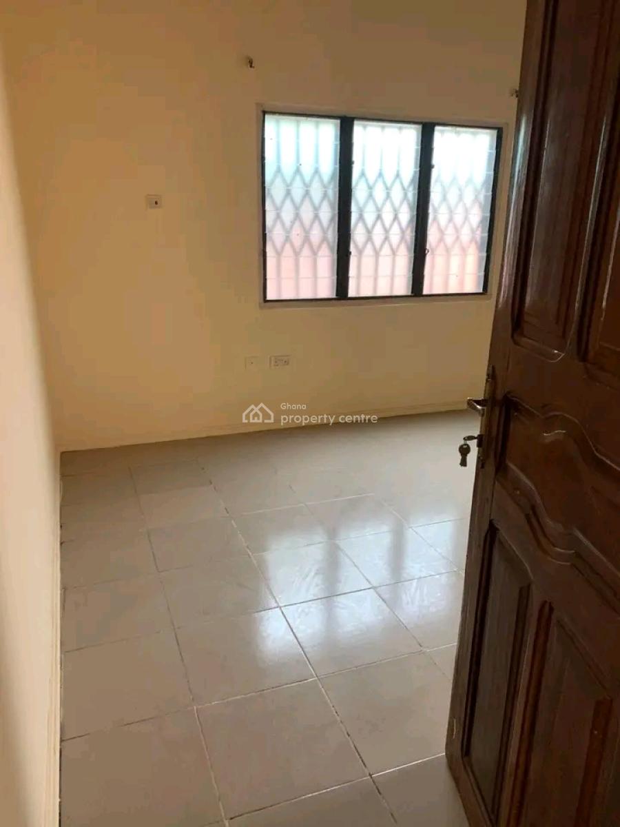 Executive Old 3 Bedrooms, Adenta, Adenta Municipal, Accra, House for Sale