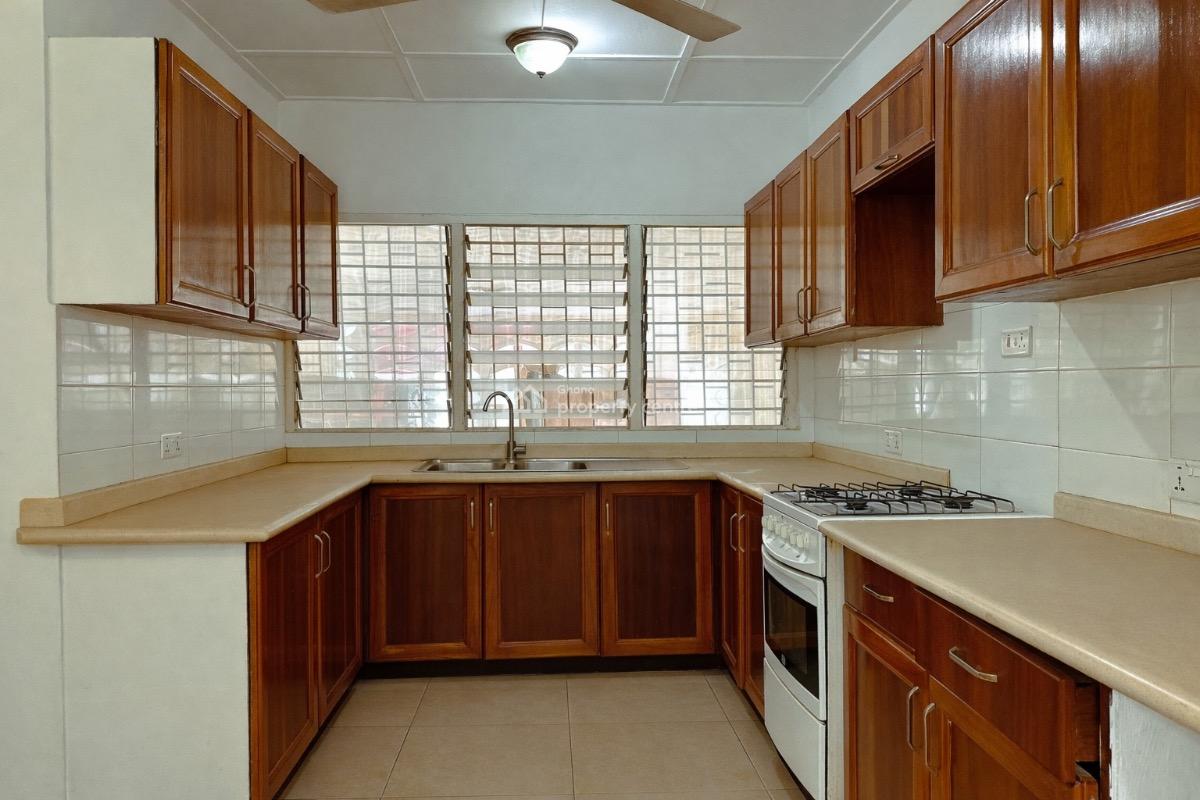 Detached 3 Bedroom Bungalow with Staff Quarters, North Ridge, Accra, Detached Bungalow for Rent