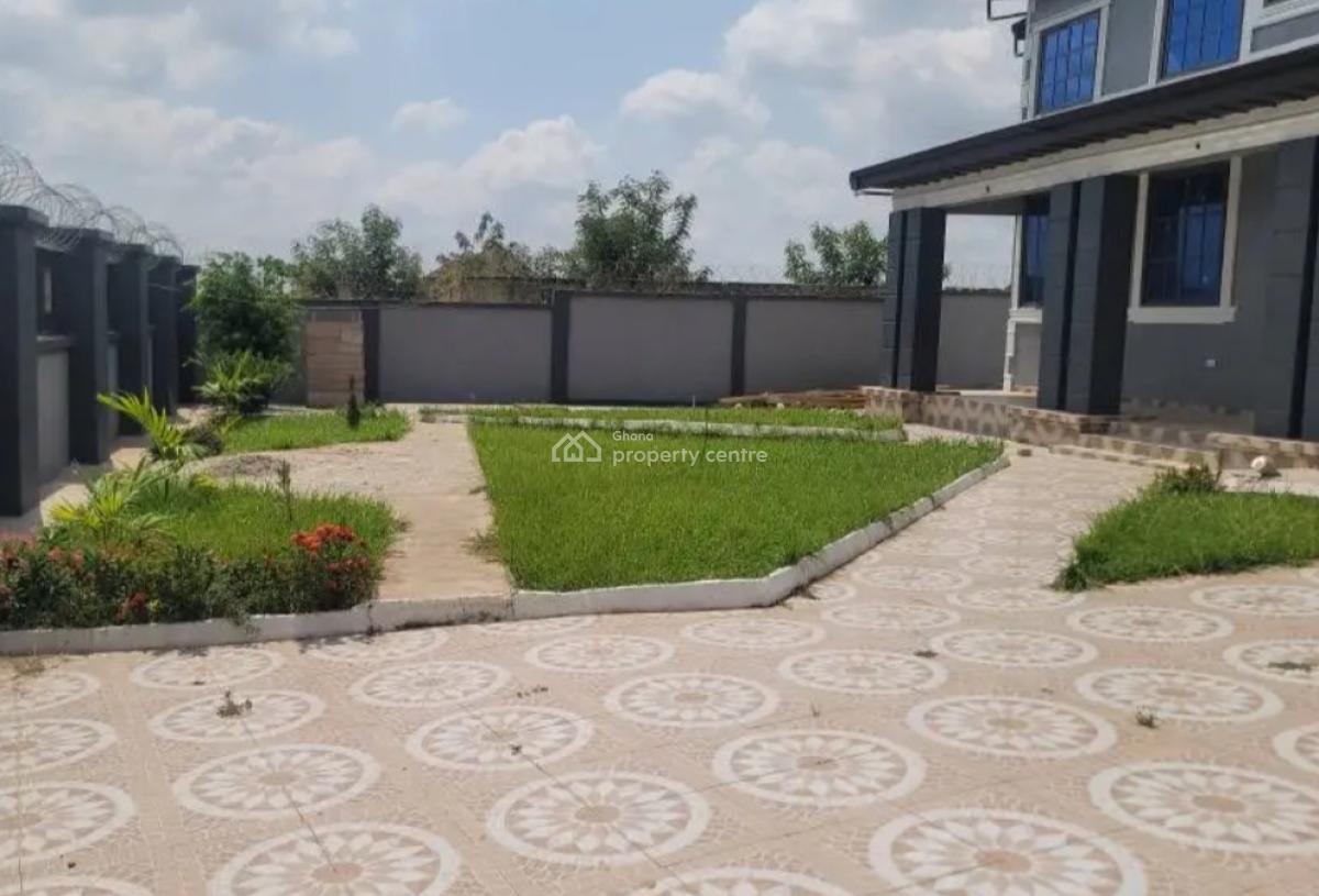 5 Bedrooms, Apaaso,  Near Ahodwo Daban., Kumasi Metropolitan, Ashanti, House for Sale
