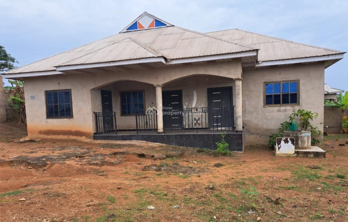 3 Bedrooms. ( on Full Plot), Abuakwa Dkc, Kumasi Metropolitan, Ashanti, House for Sale