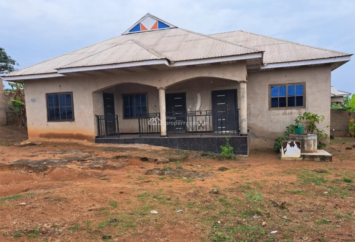 3 Bedrooms. ( on Full Plot), Abuakwa Dkc, Kumasi Metropolitan, Ashanti, House for Sale