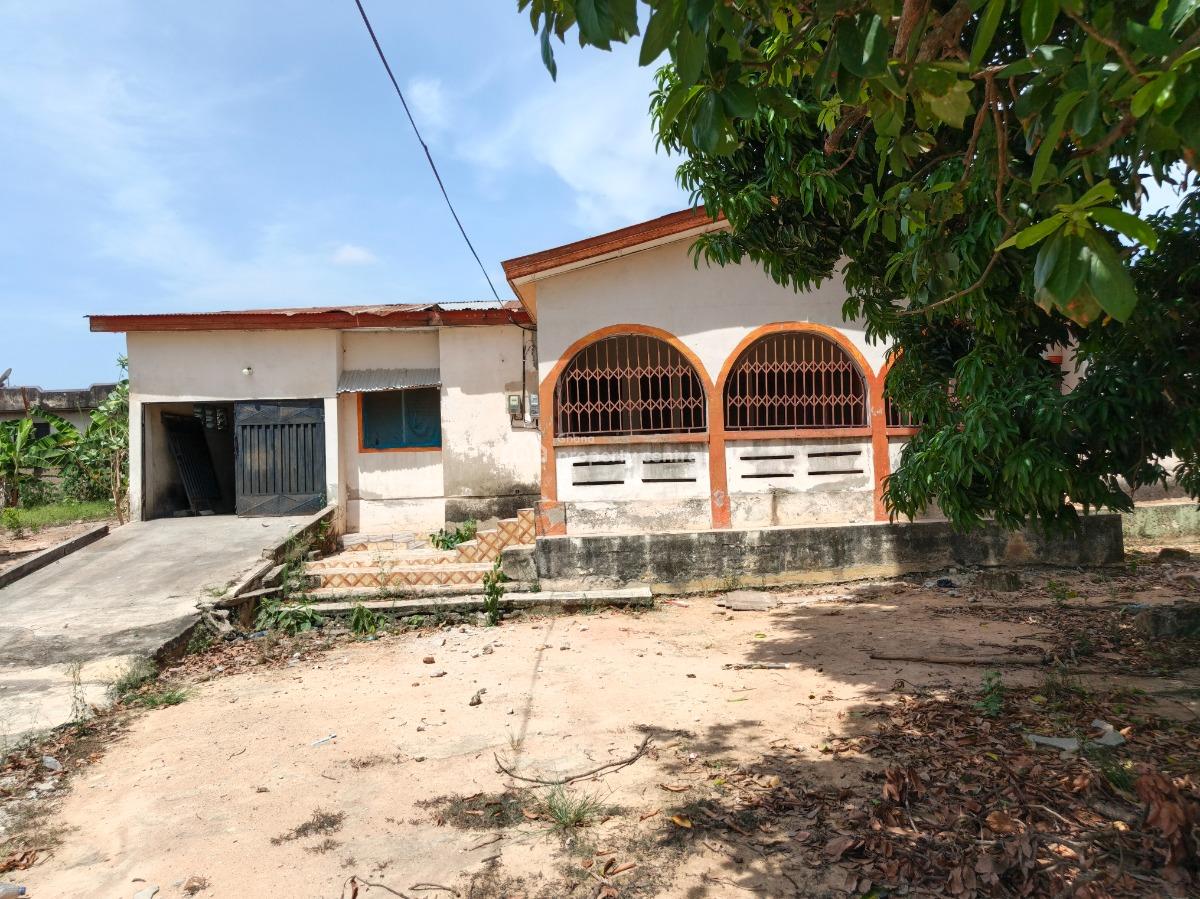 5 Bedrooms         ( on 2 Plots), Meduma, Near Tafo Pankrono, Kumasi Metropolitan, Ashanti, House for Sale