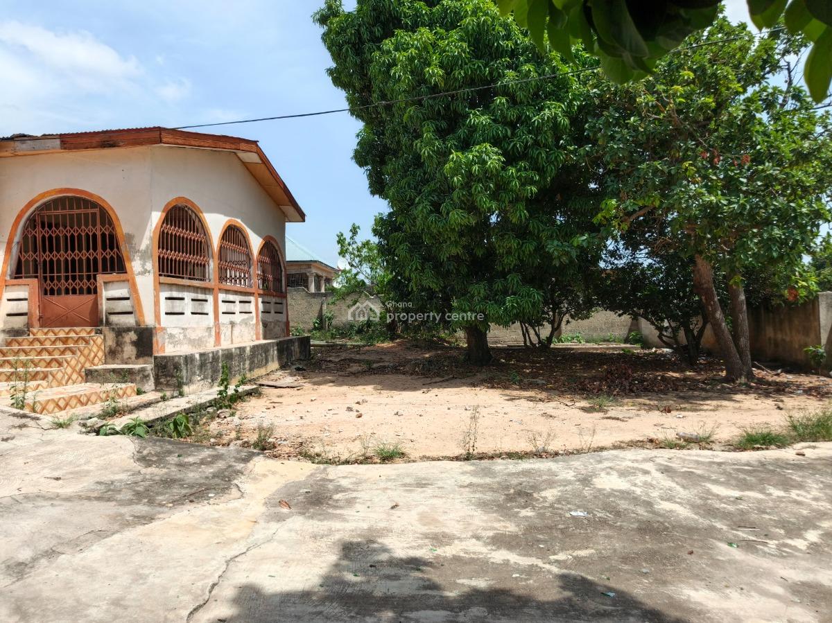 5 Bedrooms         ( on 2 Plots), Meduma, Near Tafo Pankrono, Kumasi Metropolitan, Ashanti, House for Sale