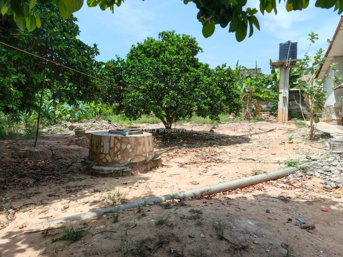 5 Bedrooms         ( on 2 Plots), Meduma, Near Tafo Pankrono, Kumasi Metropolitan, Ashanti, House for Sale