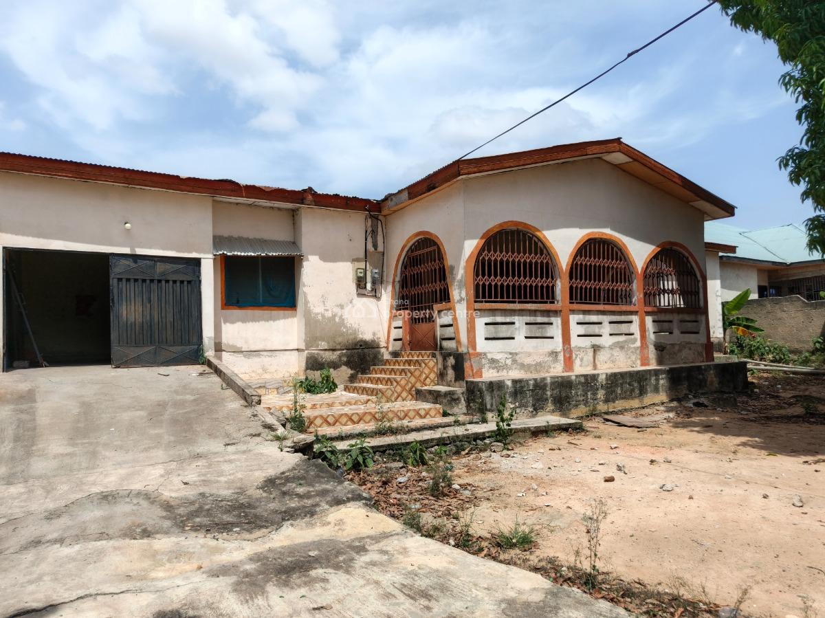 5 Bedrooms         ( on 2 Plots), Meduma, Near Tafo Pankrono, Kumasi Metropolitan, Ashanti, House for Sale