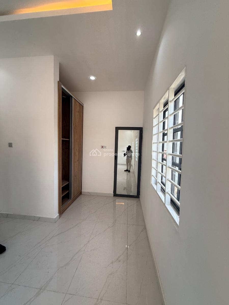 Luxurious 4-bedroom Modern Residence with Staff Quarters -- East Legon, Obojo, East Legon, Accra, Detached Duplex for Sale