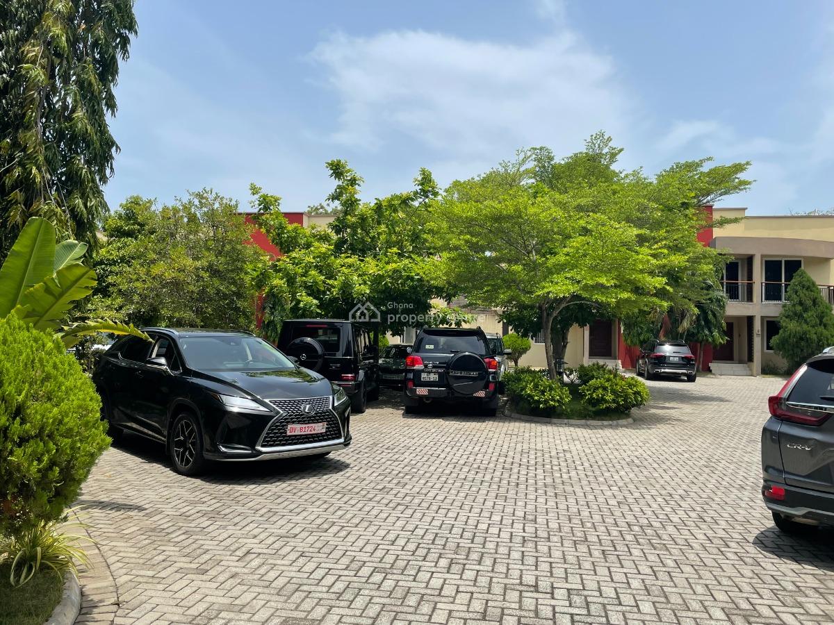 3-bedroom Unfurnished House with Swimming Pool  Cantonment, Cantonment, Cantonments, Accra, Townhouse for Rent