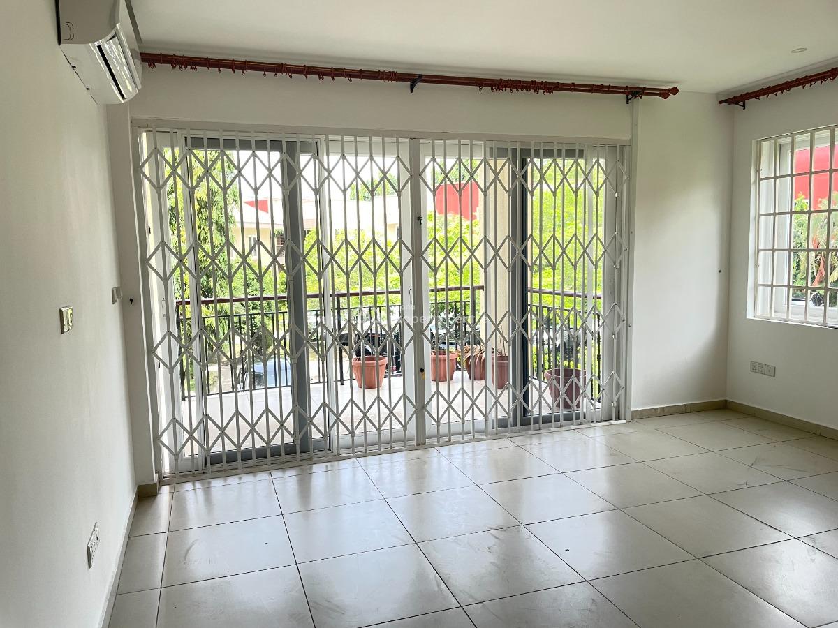 3-bedroom Unfurnished House with Swimming Pool  Cantonment, Cantonment, Cantonments, Accra, Townhouse for Rent