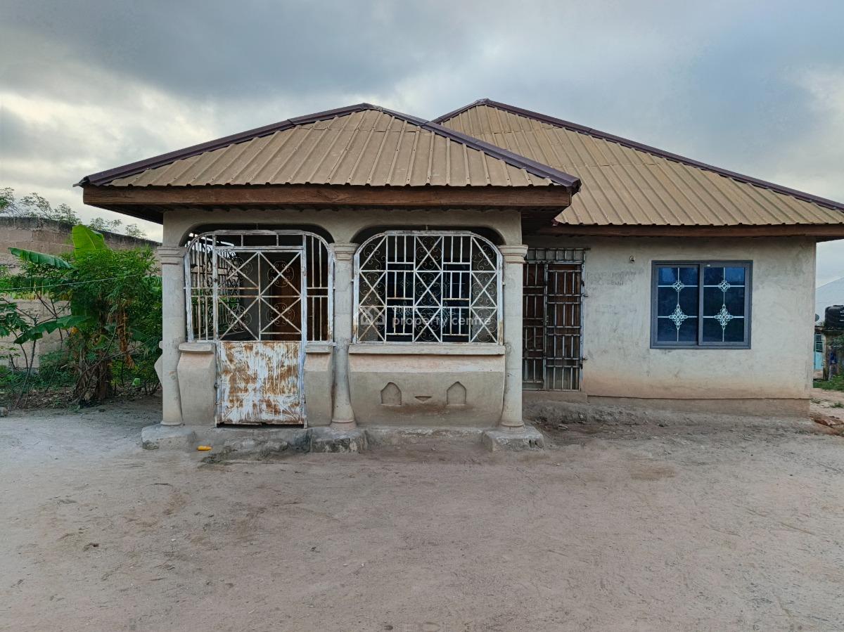 5 Bedrooms, Kenyasi Adwumam., Kumasi Metropolitan, Ashanti, House for Sale