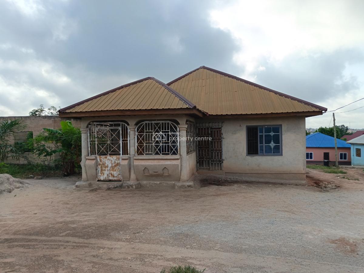 5 Bedrooms, Kenyasi Adwumam., Kumasi Metropolitan, Ashanti, House for Sale