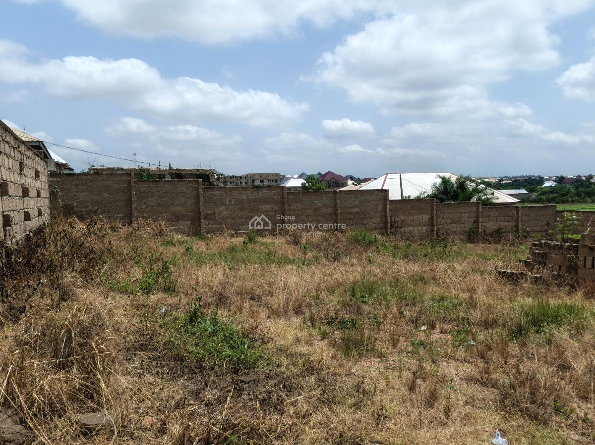 Plot.      ( Fully Fence Walled), Kenyasi Bosore., Kumasi Metropolitan, Ashanti, Residential Land for Sale