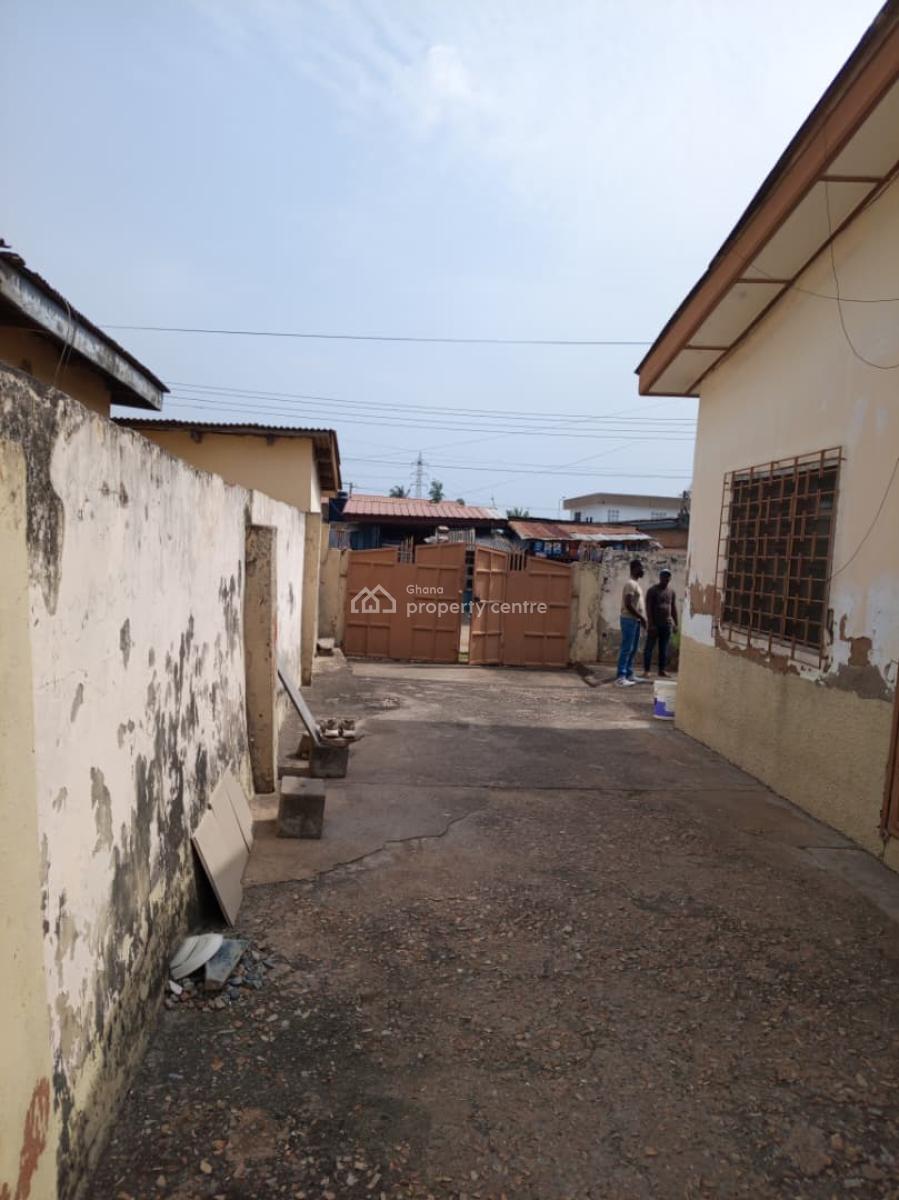 Executive Titled Property on 1 & Half Plot, Abelemkpe, Accra, Land for Sale