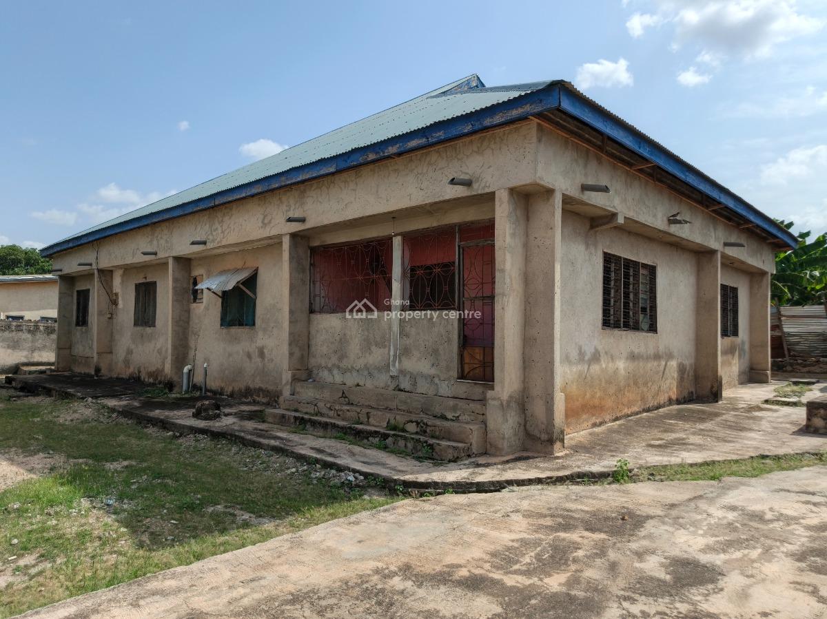 5 Bedrooms.    ( Abrem New Town), Kenyasi Abrem New Town., Kumasi Metropolitan, Ashanti, House for Sale