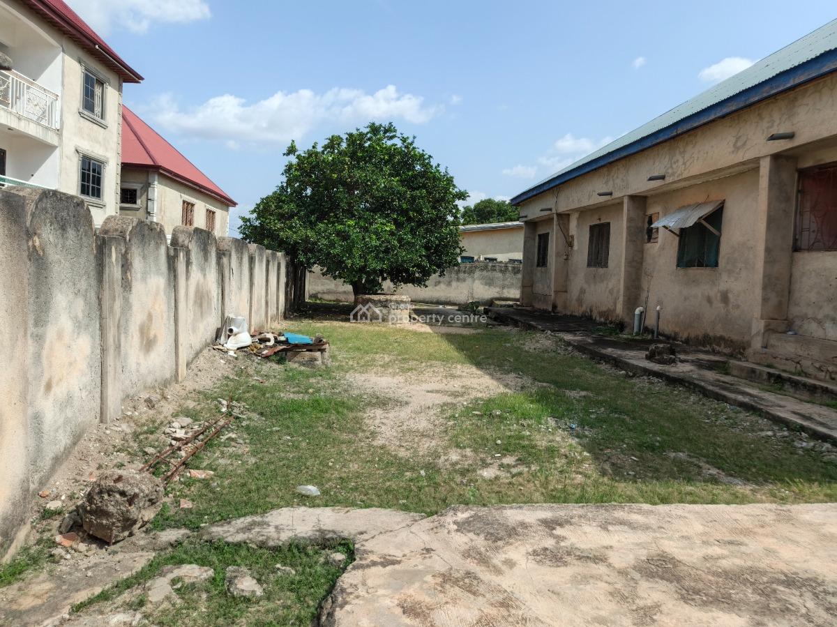 5 Bedrooms.    ( Abrem New Town), Kenyasi Abrem New Town., Kumasi Metropolitan, Ashanti, House for Sale