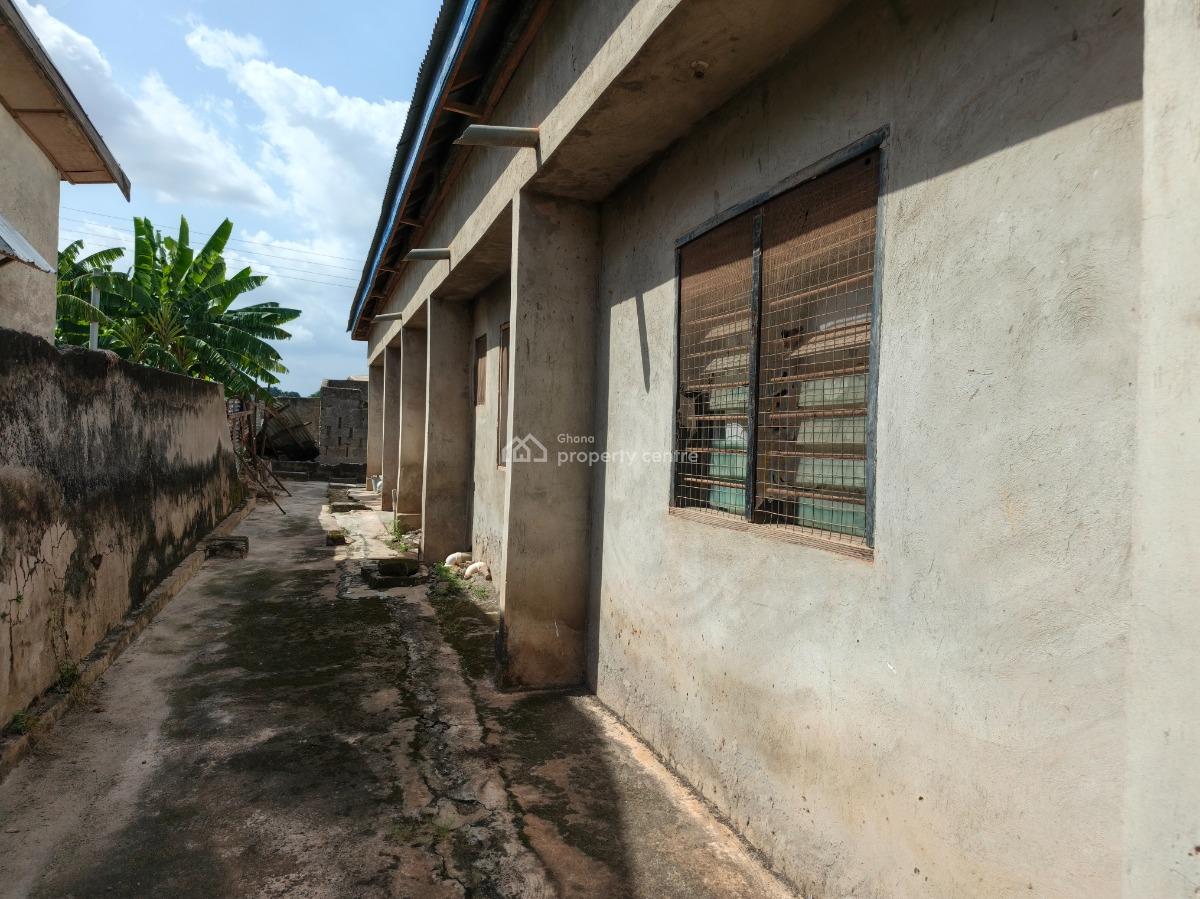 5 Bedrooms.    ( Abrem New Town), Kenyasi Abrem New Town., Kumasi Metropolitan, Ashanti, House for Sale