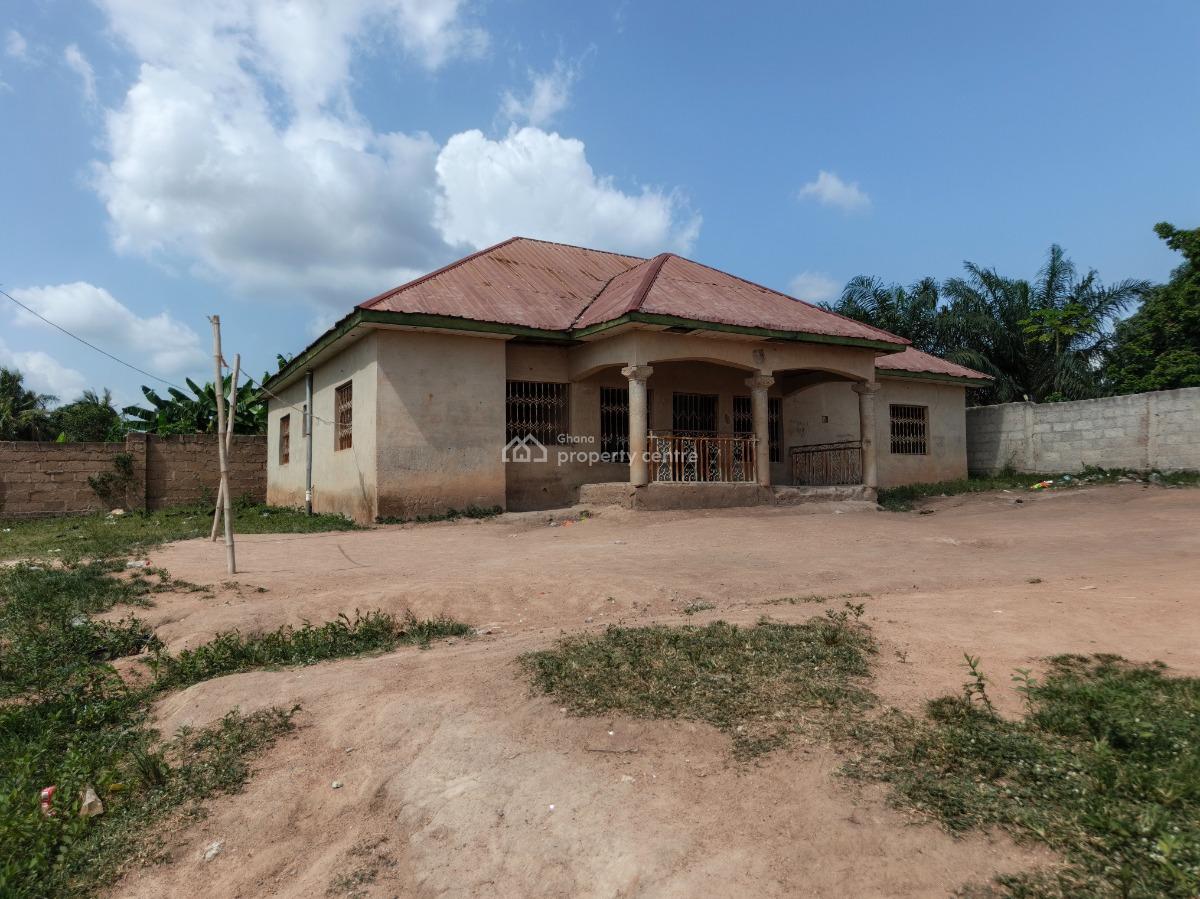 4  Bedrooms, Nwamasi, Near Kenyasi Abrem., Kumasi Metropolitan, Ashanti, House for Sale