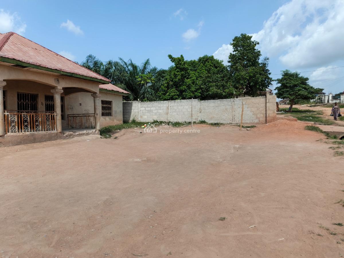 4  Bedrooms, Nwamasi, Near Kenyasi Abrem., Kumasi Metropolitan, Ashanti, House for Sale