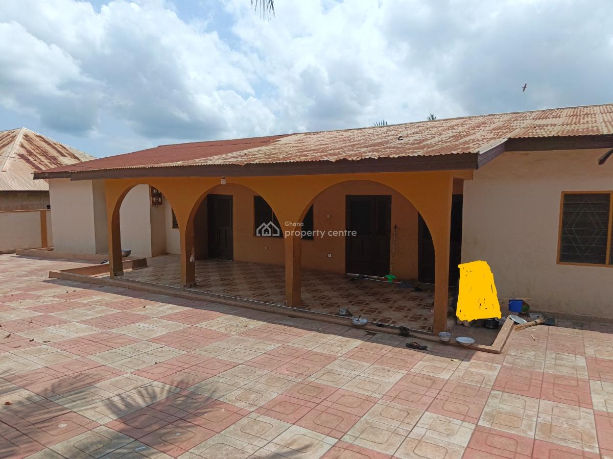 4 Bedrooms.   ( 5th House Main Highway Road), Asuofia Kokoben, Near Owhim Amanfrom., Kumasi Metropolitan, Ashanti, House for Sale