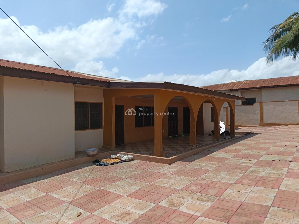 4 Bedrooms.   ( 5th House Main Highway Road), Asuofia Kokoben, Near Owhim Amanfrom., Kumasi Metropolitan, Ashanti, House for Sale