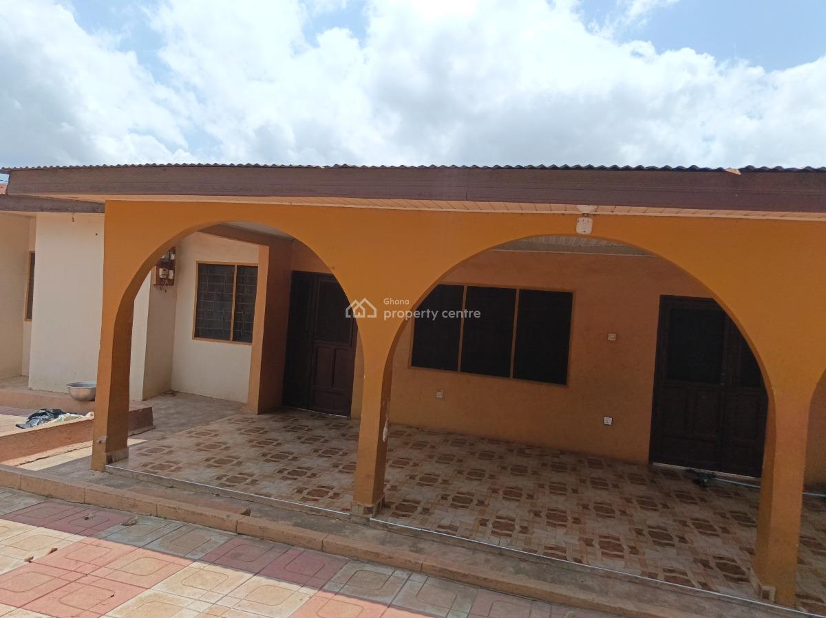4 Bedrooms.   ( 5th House Main Highway Road), Asuofia Kokoben, Near Owhim Amanfrom., Kumasi Metropolitan, Ashanti, House for Sale