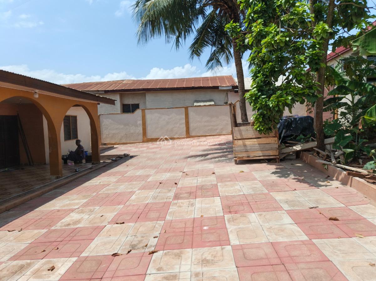 4 Bedrooms.   ( 5th House Main Highway Road), Asuofia Kokoben, Near Owhim Amanfrom., Kumasi Metropolitan, Ashanti, House for Sale