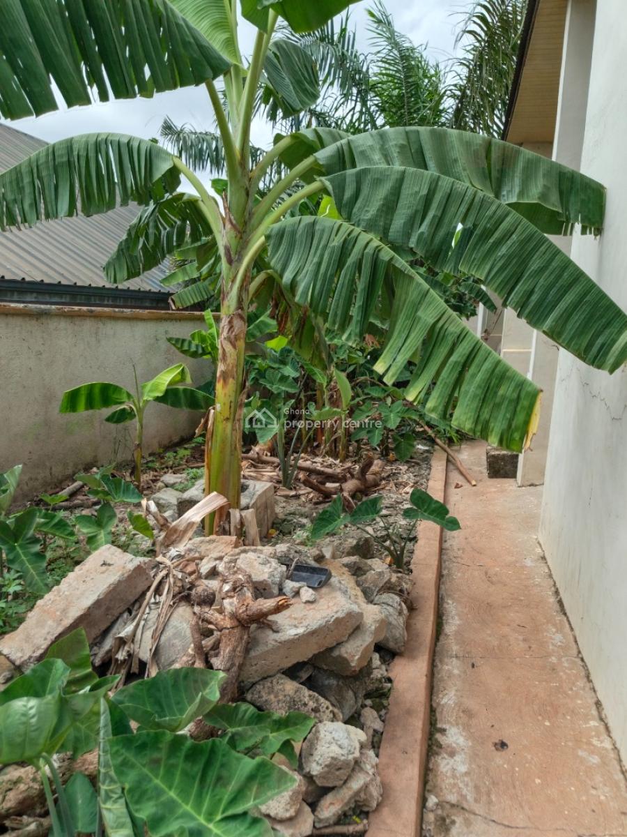 4 Bedrooms.   ( 5th House Main Highway Road), Asuofia Kokoben, Near Owhim Amanfrom., Kumasi Metropolitan, Ashanti, House for Sale