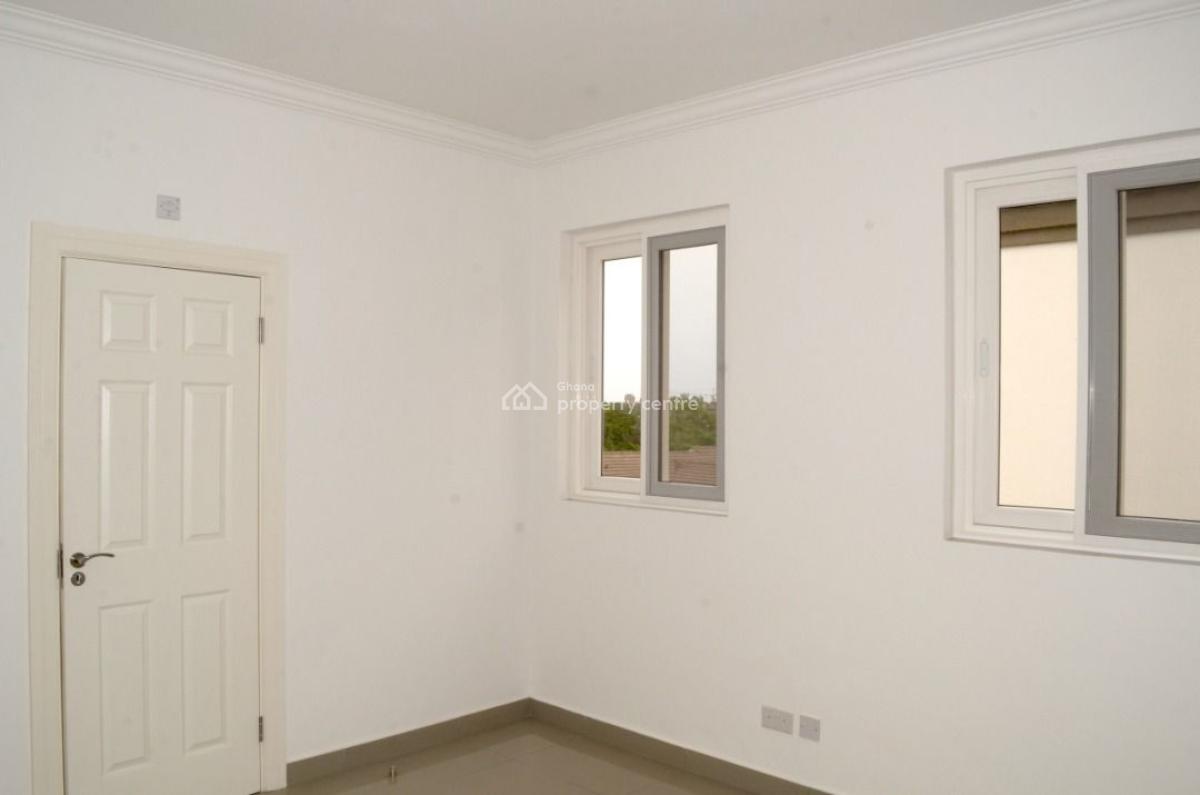 3 Bed Townhouse with Staff Quarters in a Gated Community with Pool, North Ridge, Accra, Townhouse for Rent