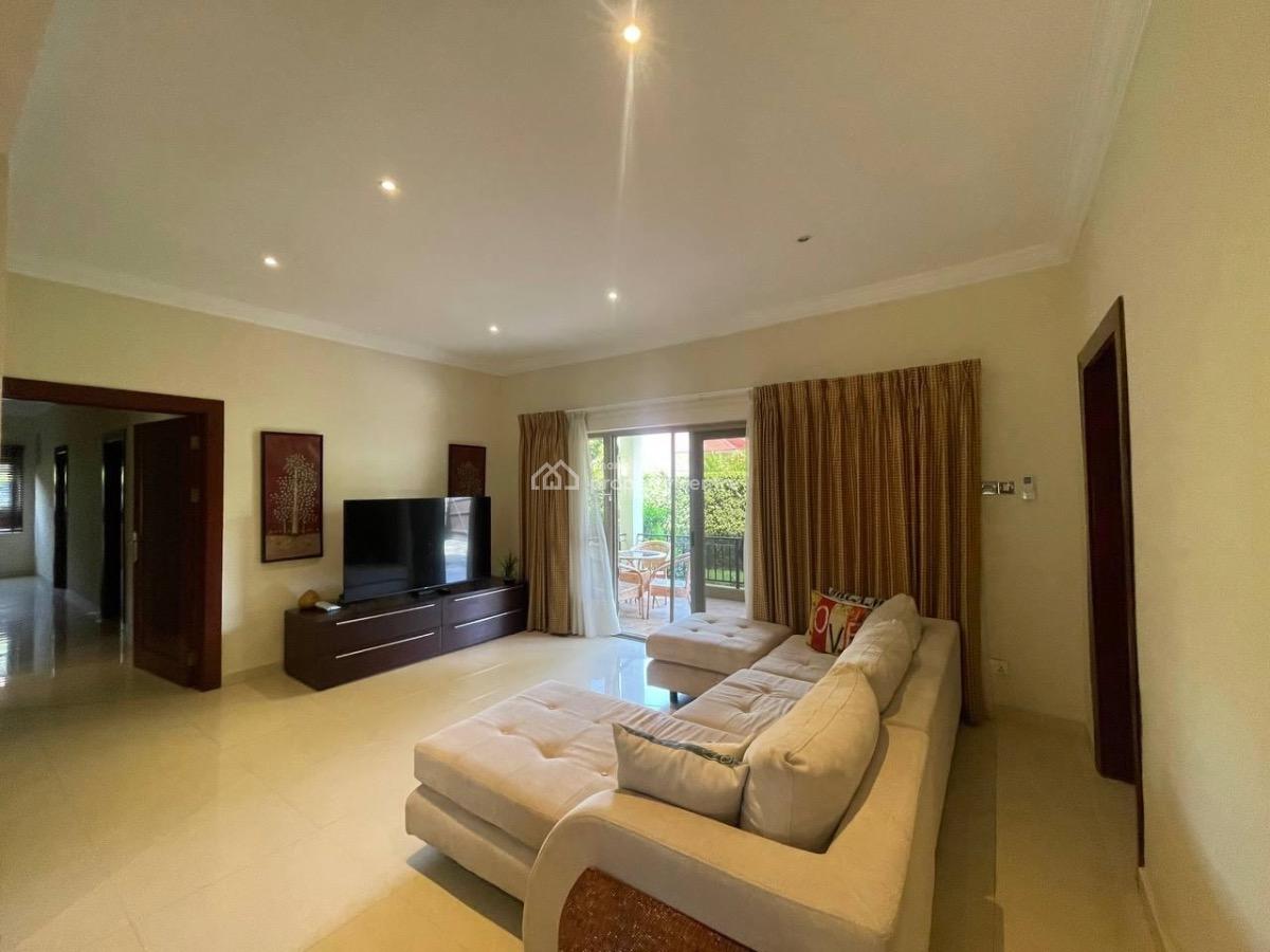 Unfurnished 3 Bedroom Townhome in a Gated Community with Swimming Pool, North Ridge, Accra, Townhouse for Rent